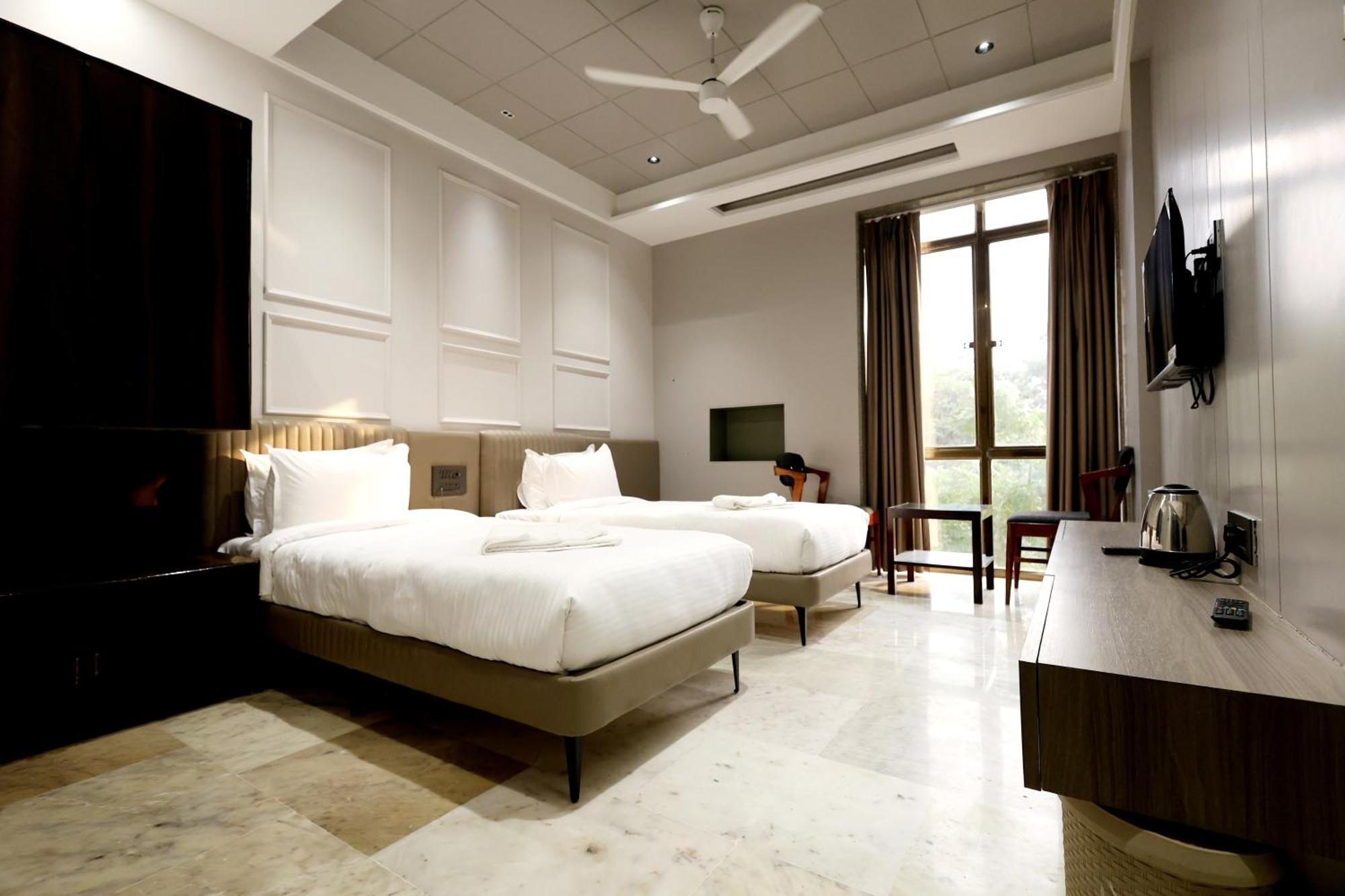 Hotel Statusinn, Ichalkaranji Exterior foto