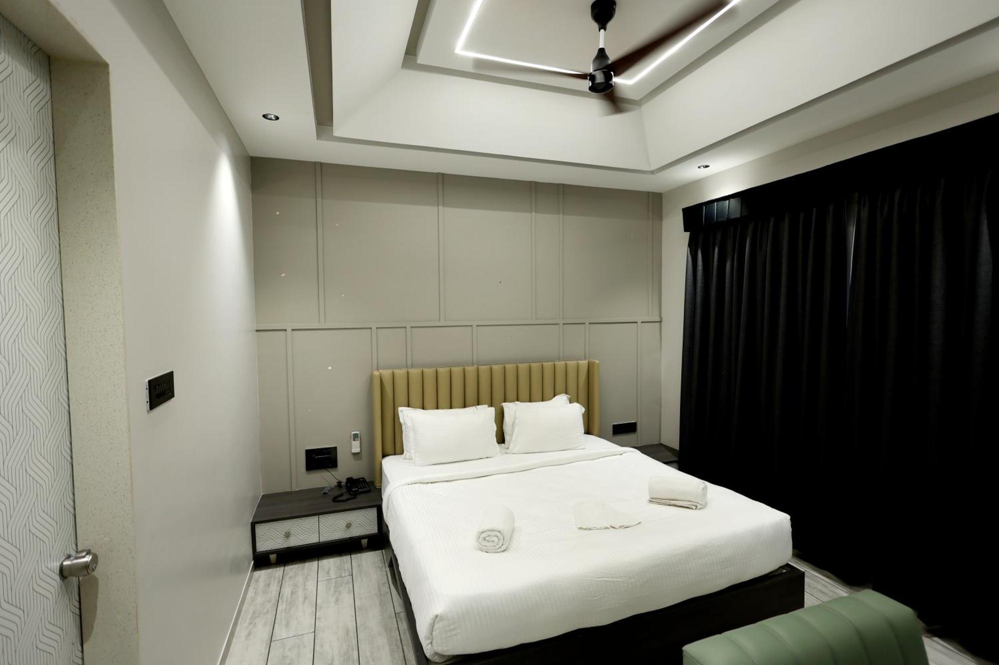 Hotel Statusinn, Ichalkaranji Exterior foto