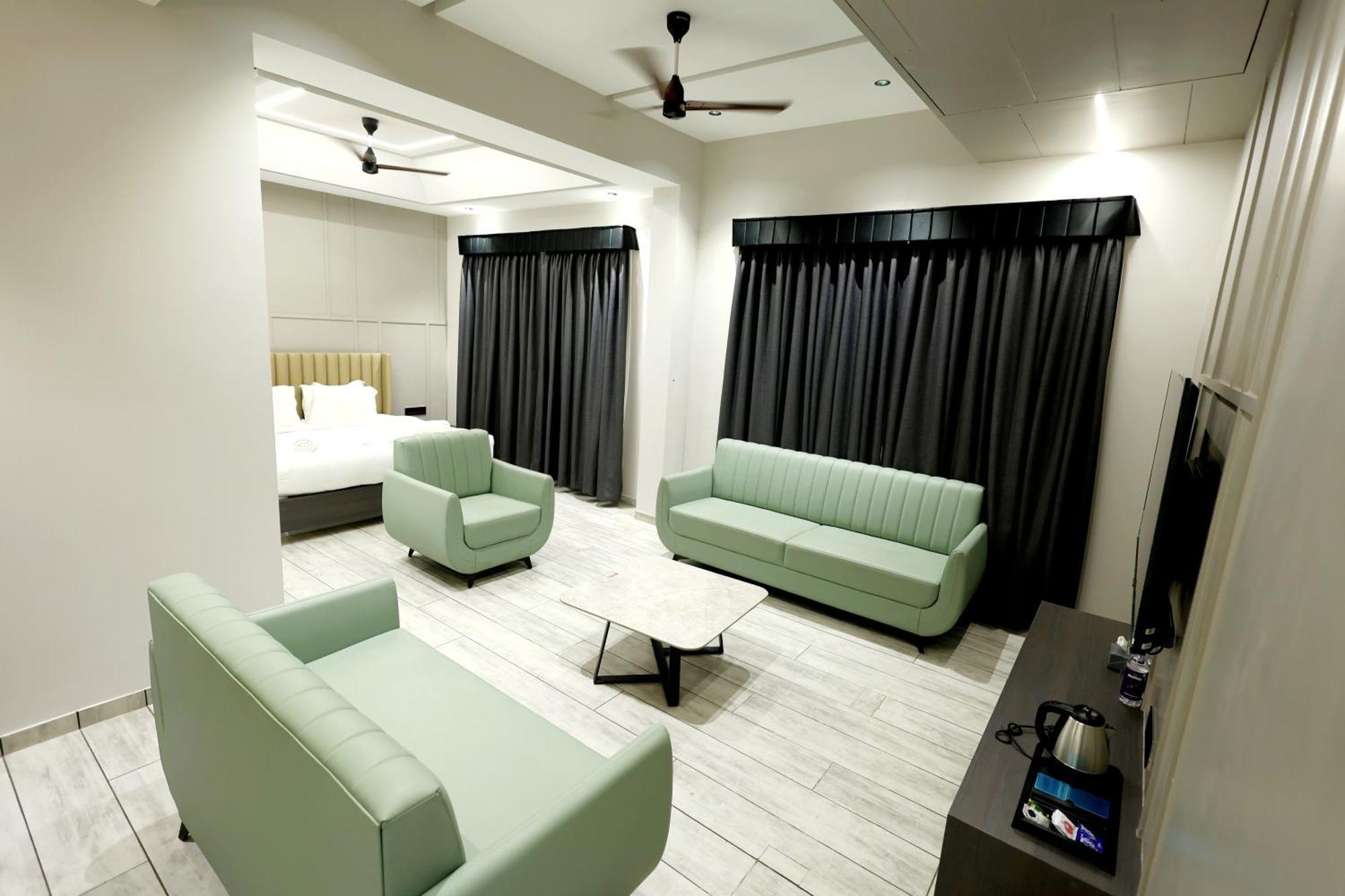 Hotel Statusinn, Ichalkaranji Exterior foto