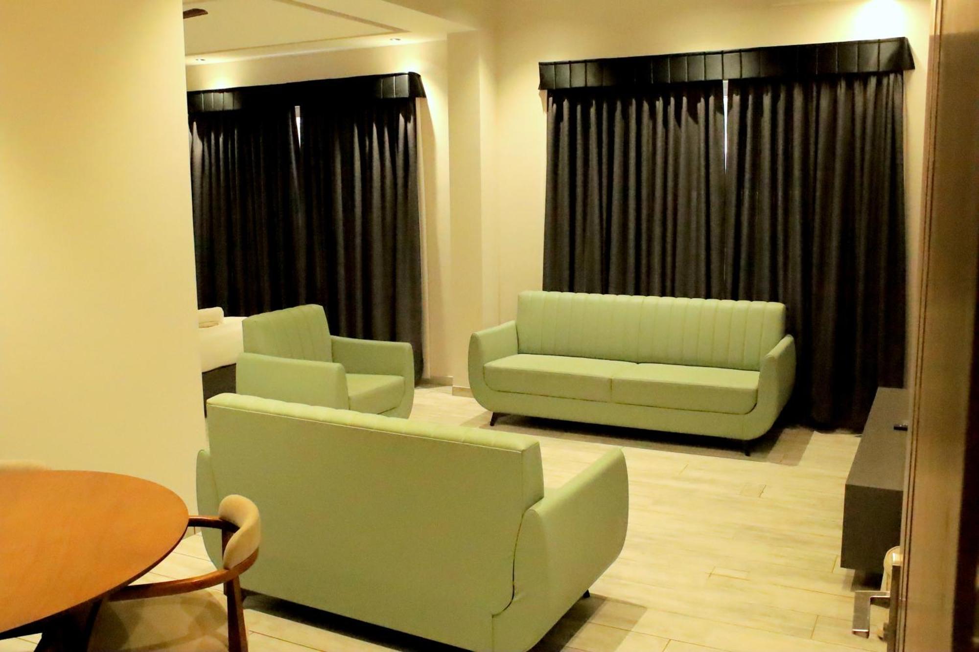 Hotel Statusinn, Ichalkaranji Exterior foto