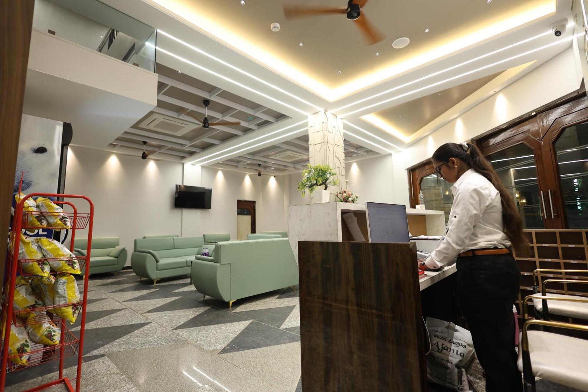 Hotel Statusinn, Ichalkaranji Exterior foto