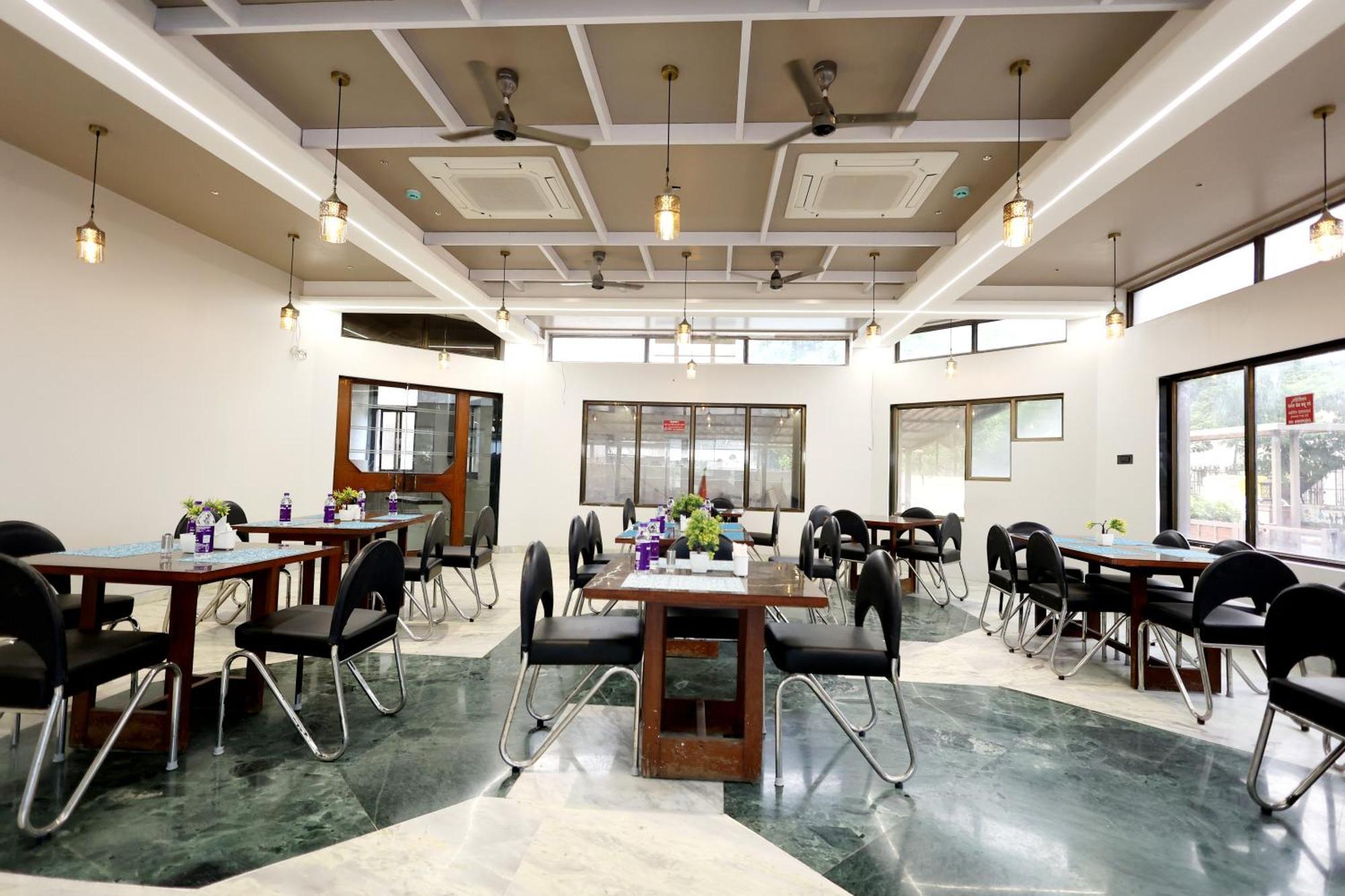Hotel Statusinn, Ichalkaranji Exterior foto